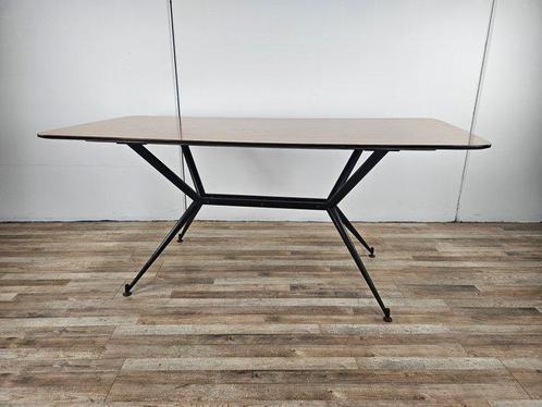 Tafel - Hout, IJzer - Eettafel uit de jaren 60 van ijzer met, Antiek en Kunst, Kunst | Designobjecten