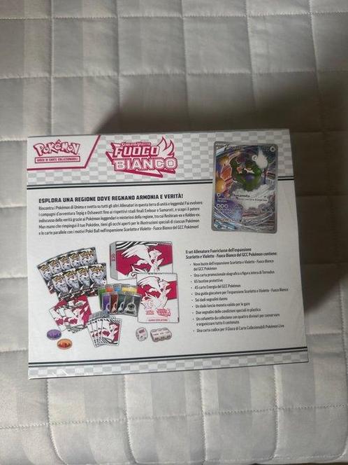 Pokémon - 1 Box - Pokemon fuoco bianco etb ita - Scarlet &, Hobby en Vrije tijd, Verzamelkaartspellen | Pokémon