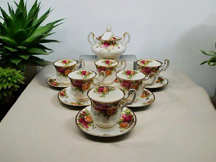 Royal Albert - Koffieservies (13) - Old Country Roses -, Antiek en Kunst, Antiek | Meubels | Tafels