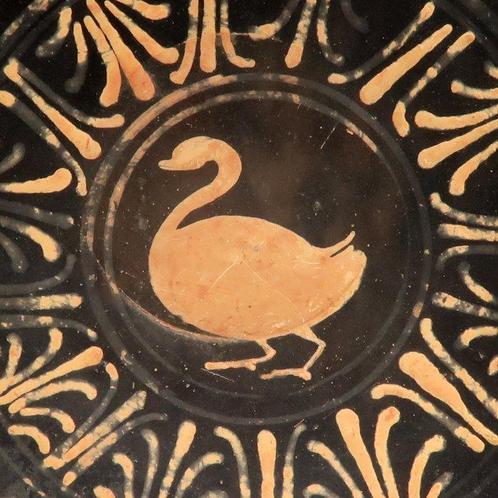 Apulisch Terracotta Rode figuur met voetstuk met rode, Antiek en Kunst, Antiek | Overige Antiek