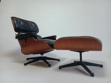 Charles & Ray Eames - Fauteuil (2) - Eames Lounge Chair beschikbaar voor biedingen