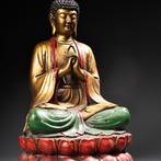 Une belle figure chinoise peinte représentant Shakyamuni