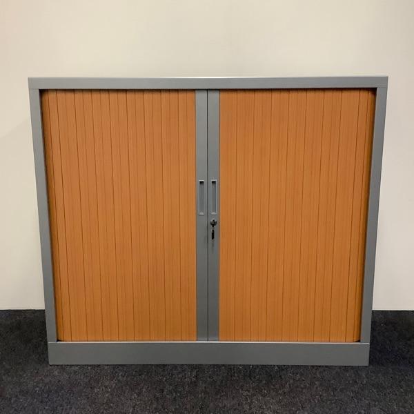 Roldeurkast / archiefkast vv 2 legborden en sleutel (hxbxd), Zakelijke goederen, Kantoor en Winkelinrichting | Kantoormeubilair en Inrichting