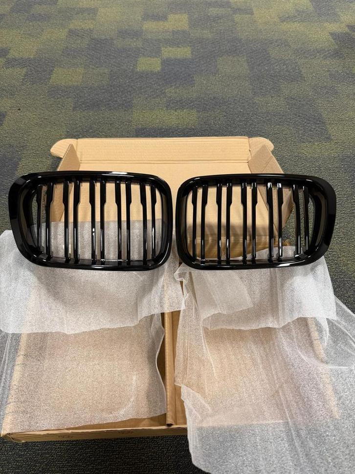 BMW E46 grillen dubbelspijls glanzend zwart – Sedan/Touring, Auto-onderdelen, Carrosserie, Nieuw, BMW, Voor, Ophalen of Verzenden