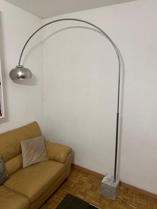 Gebogen vloerlamp - Aluminium, Antiek en Kunst, Antiek | Verlichting