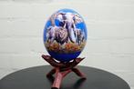 Decorated Ostrich Egg with stand Taxidermie volledige