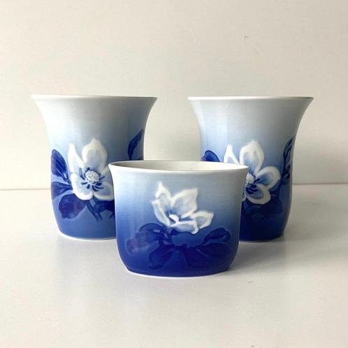 Bing & Grondahl - Vase (3)  - Porcelaine - Petites tasses -, Antiek en Kunst, Antiek | Meubels | Tafels