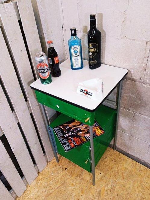 Bijzettafel - Vintage industriële kast - Staal, Antiek en Kunst, Antiek | Wandborden en Tegels