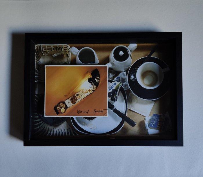 Daniel Spoerri (1930-2024) - Paris-Bar, ArtCard handsigned, Antiek en Kunst, Antiek | Overige Antiek