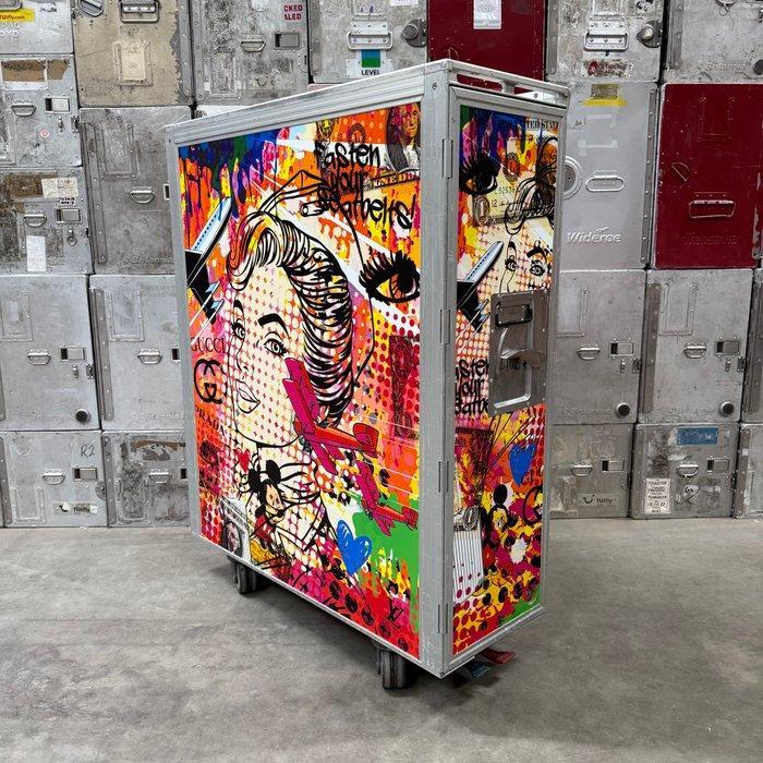 Diethelm Keller Aviation - Trolleys van, Antiek en Kunst, Antiek | Wandborden en Tegels