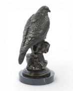 sculptuur, Falcon on a Rock - 29 cm - Brons, Marmer