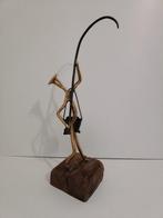 Yves Lohé - Beeldje, Sculpture d un Pécheur - 1 kg - 44 cm -