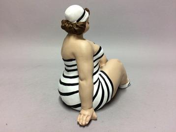 Figurine - Dame en polystyrène en maillot de bain