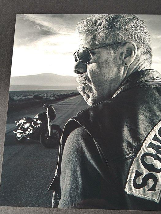 Sons of Anarchy - Signed by Ron Perlman, with Letter of, Verzamelen, Film en Tv