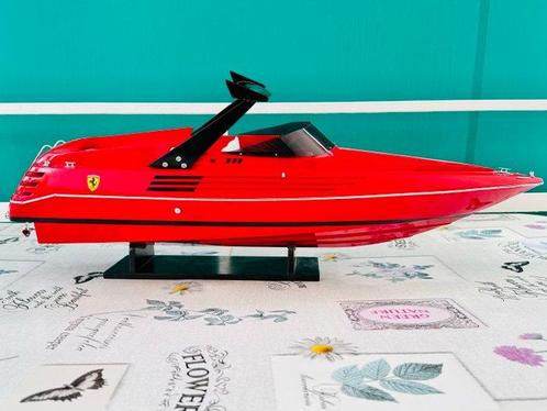 Riva Ferrari 32 maquette 70 cm Bois modelisme 1:8 -, Hobby en Vrije tijd, Modelauto's | 1:5 tot 1:12