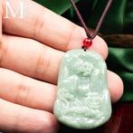 Ion dolo en jade néphrite – Paysage sculpté en relief -