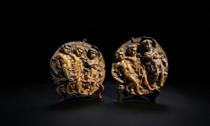 Reliëf, 2 - Putti danzanti - 23 cm - Brons, Antiquités & Art, Antiquités | Céramique & Poterie