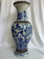Oud-Chinees Een grote Chinese porseleinen vaas uit de 19e