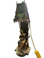 Vienna - Tafellamp met beeldje - Gepatineerd brons - Wenen, Antiek en Kunst