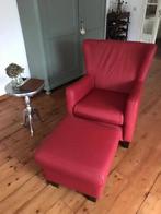 Leren oorfauteuil met houten poten - met hocker - rood leer, Ophalen of Verzenden, Nieuw