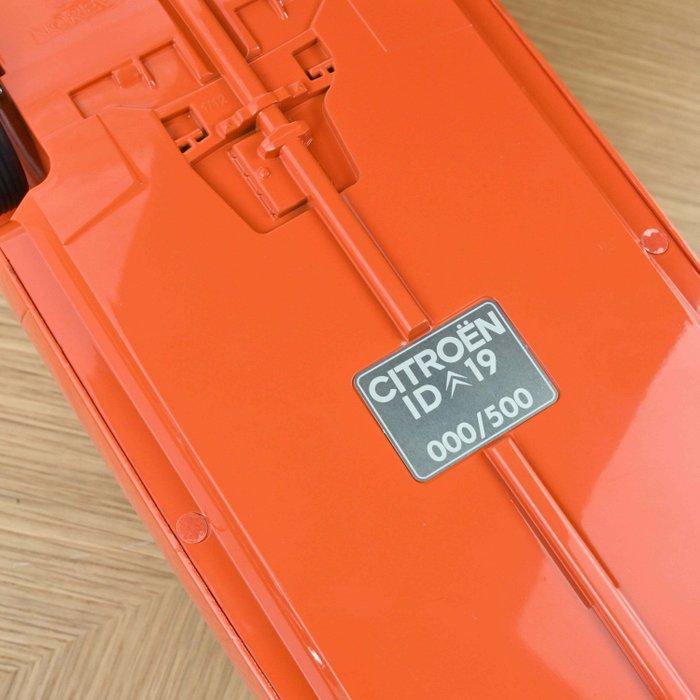 Norev 1:12 - Modelauto - Citroën DS 19 1955 Aubergine et, Hobby en Vrije tijd, Modelauto's | 1:5 tot 1:12