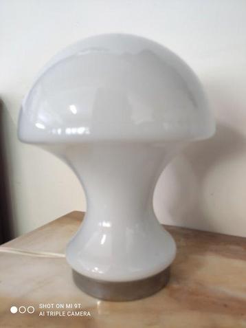 Lampe de table - Conception - Champignon en verre opale
