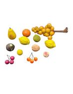 Figuur - Twaalf stuks fruit van marmer