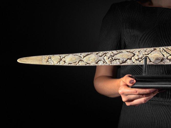 GEEN RESERVEPRIJS - Prachtige grote zwaardvisrostrum op, Antiquités & Art, Art | Objets design
