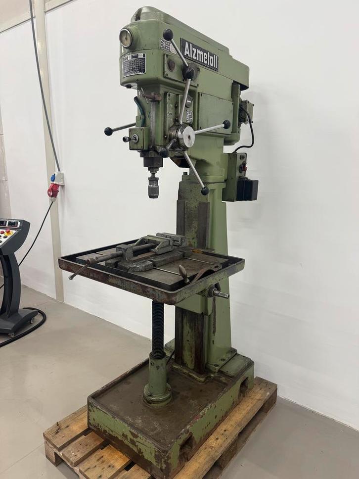 ALZMETALL kolomboormachine kolomboor, Doe-het-zelf en Bouw, Gereedschap | Boormachines, Kolomboormachine, Gebruikt