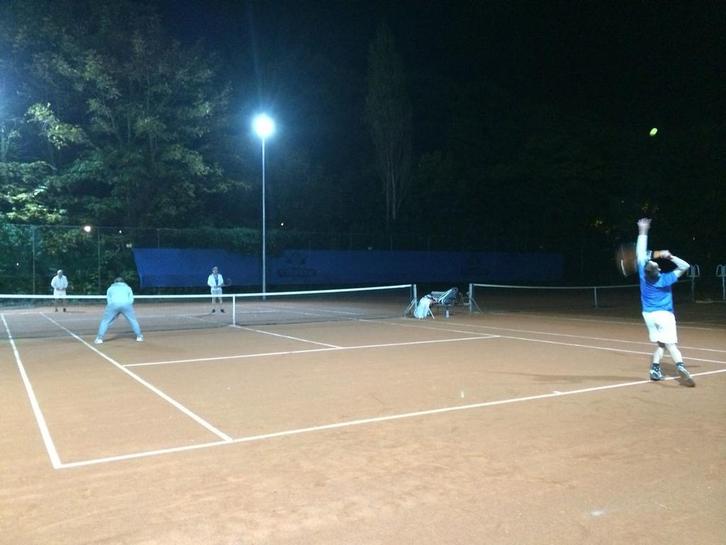 10 meter zwaar verzinkt stalen sportveld lichtmast tbv verli, Zakelijke goederen, Overige Zakelijke goederen, Verzenden
