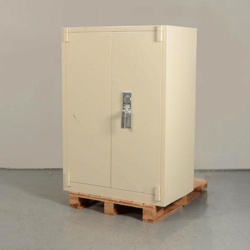 Kluis de Raat - Creme - 135 x 95 cm - Incl. 4 hangmapframes, Huis en Inrichting, Kasten | Roldeurkasten en Archiefkasten, Gebruikt