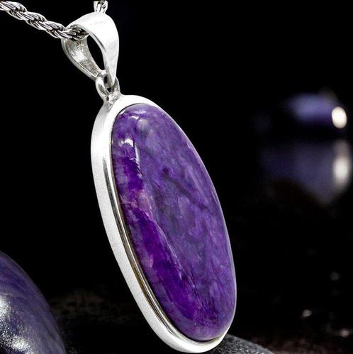 Zilveren hanger met charoïet cabochon uit de Oeralgebergte., Verzamelen, Mineralen en Fossielen