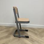 Tweedehands Project schoolstoel (rode stip) zithoogte 39 cm, Huis en Inrichting, Stoelen, Gebruikt, Hout, Eén