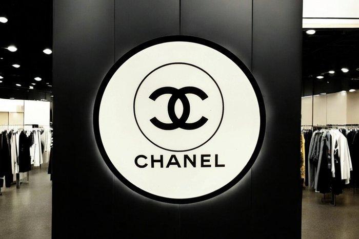 Chanel reclame lamp - Lichtbord - Chanel illuminated, Antiquités & Art, Antiquités | Assiettes décoratives & Carrelages
