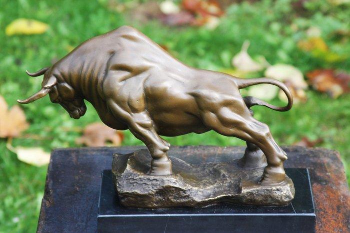 sculptuur, Woeste stier geheel van brons op marmeren voet. -, Antiek en Kunst, Kunst | Designobjecten