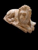 sculptuur,  Leone Vegliante  - 16 cm - mineralensteen, Antiek en Kunst