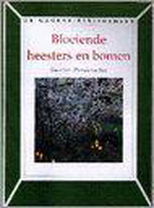 Bloeiende heesters en bomen. groene bibl 9789025727840, Boeken, Natuur, Gelezen, Verzenden