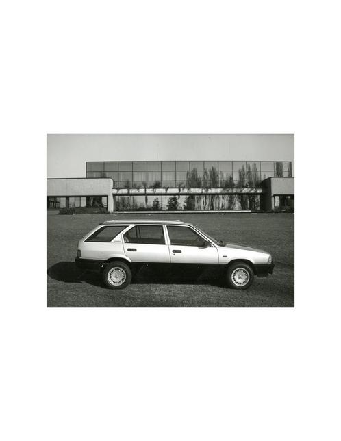 1984 ALFA ROMEO 33 4X4 GIARDINETTA PERSFOTO, Boeken, Auto's | Folders en Tijdschriften, Ophalen of Verzenden