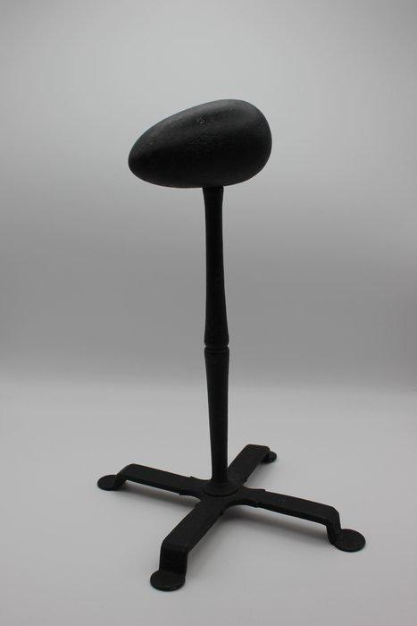Cordonnier - Outil de travail  - Support / Formoir Cuir, Antiek en Kunst, Antiek | Wandborden en Tegels