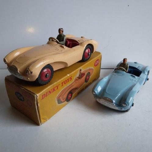 Dinky Toys - Model sportwagen  (2) - Dinky Toys 2x 104 Aston, Hobby en Vrije tijd, Modelauto's | 1:5 tot 1:12