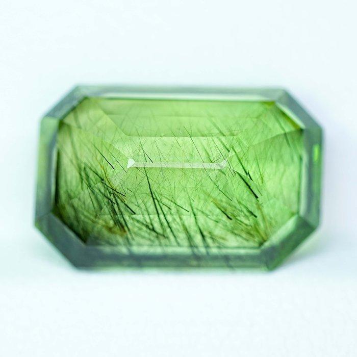 1 pcs Groen Olivijn - 10.33 ct - nternational Colored, Handtassen en Accessoires, Edelstenen