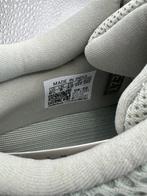 Yeezy X Adidas - Yeezy 700 - Sneakers - Maat: EU 42