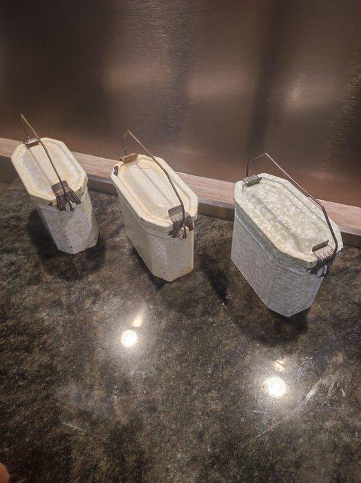 Doos (3) - Rantsoenboxen - Kantines - Gourmets - Emaille,, Antiek en Kunst, Antiek | Keukengerei