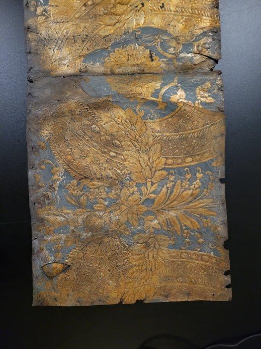 Fragment goudleerbehand - Behangvel, Antiek en Kunst, Antiek | Overige Antiek