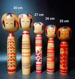 Beeldje (9) - Negen traditionele kokeshi in verschillende, Antiek en Kunst