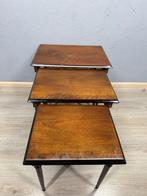 Set van drie elegante bijzettafels – HKR, nr. 6741 - Set, Antiek en Kunst