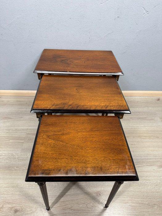 Set van drie elegante bijzettafels – HKR, nr. 6741 - Set, Antiek en Kunst, Curiosa en Brocante