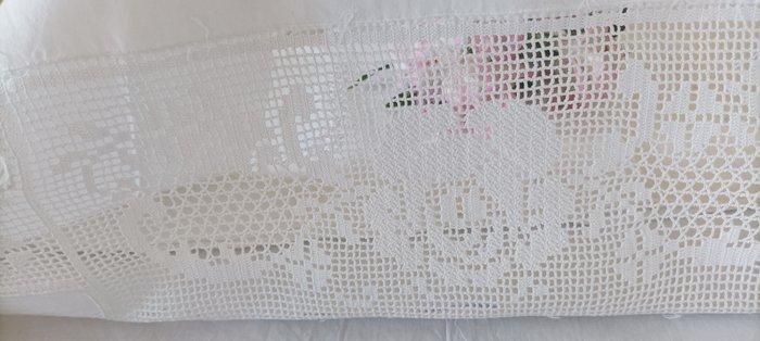 Zonder reservering - Elegant beddengoed met delicate, Antiek en Kunst, Antiek | Tapijten, Tafelkleden en Textiel