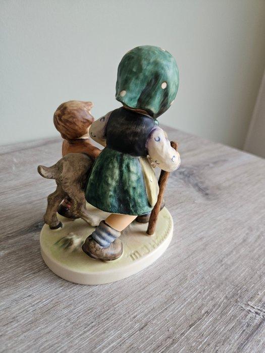 Goebel - M.I. Hummel - Beeldje, HUMMEL 334 : Heimkehr vom, Antiek en Kunst, Curiosa en Brocante
