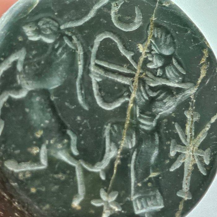 Minor Asian Marmer Bead Seal w Ibex jacht scène - 35 mm, Antiek en Kunst, Antiek | Overige Antiek